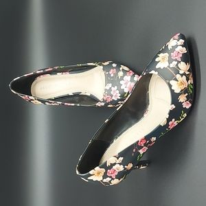 Kelly & Katie Astivia pump, size 6, GUC